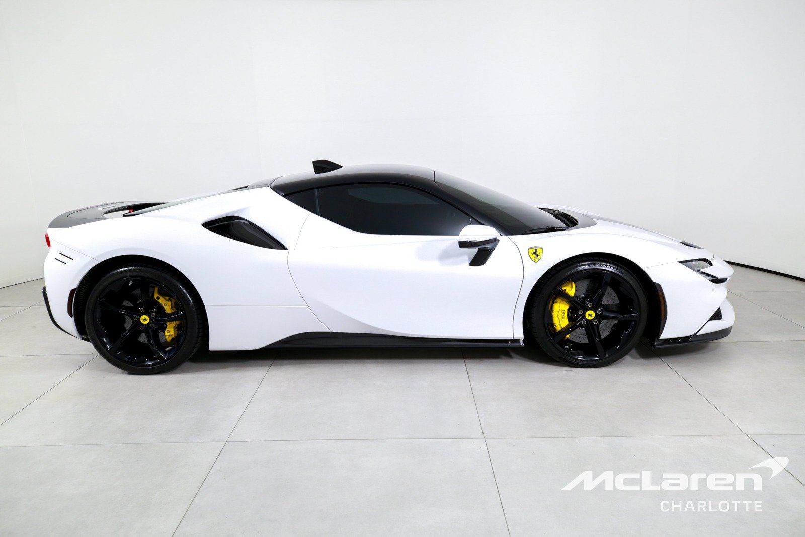 Used 2022 Ferrari SF90 Stradale AWD/4WD image 9