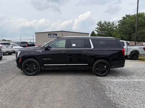Used 2025 GMC Yukon XL Denali w/ Sun & Power Step Package AWD/4WD image 5
