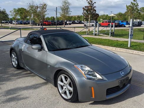 Used 2004 Nissan 350Z Touring image 8