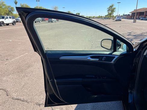 Used 2019 Ford Fusion SE image 21