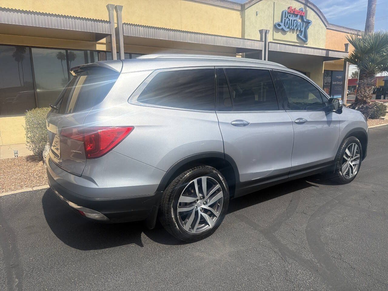 Used 2017 Honda Pilot Touring image 11