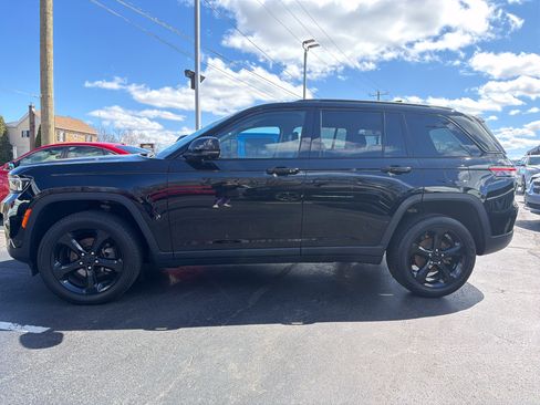Certified 2023 Jeep Grand Cherokee Limited w/ Luxury Tech Group II AWD/4WD image 4