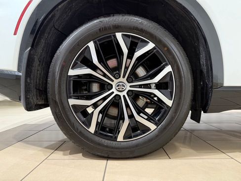 Certified 2026 Toyota Crown Signia AWD/4WD image 9