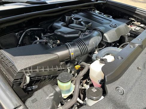 Used 2018 Toyota 4Runner Limited AWD/4WD image 31