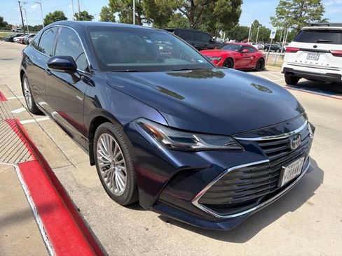 Used 2021 Toyota Avalon Limited FWD image 3
