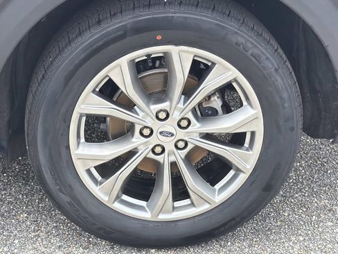 Certified 2022 Ford Explorer XLT w/ Equipment Group 202A RWD image 10