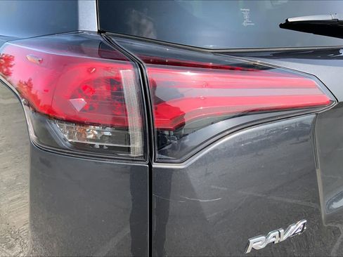 Used 2018 Toyota RAV4 XLE AWD/4WD image 28