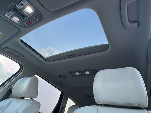 Used 2025 Kia Telluride S FWD image 5