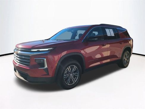 Used 2025 Chevrolet Traverse LT image 9