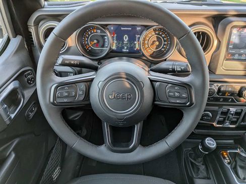 Certified 2023 Jeep Gladiator Sport image 19