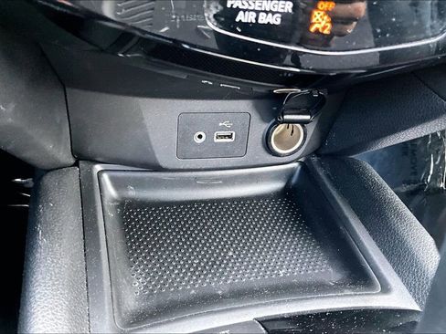 Used 2018 Nissan Rogue SV w/ Premium Package AWD/4WD image 16