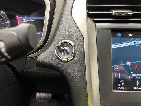 Used 2019 Ford Fusion SE FWD image 21