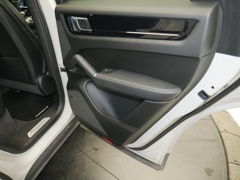 Certified 2023 Porsche Cayenne AWD/4WD image 26