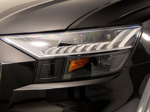 Used 2023 Audi Q8 Prestige AWD/4WD image 35