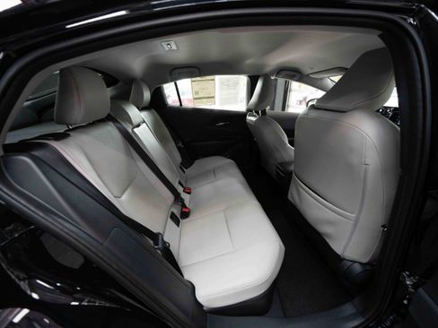 Used 2024 Toyota Prius XLE FWD image 24