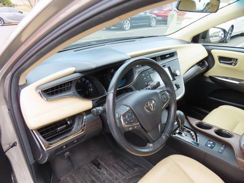 Used 2016 Toyota Avalon XLE Plus image 14