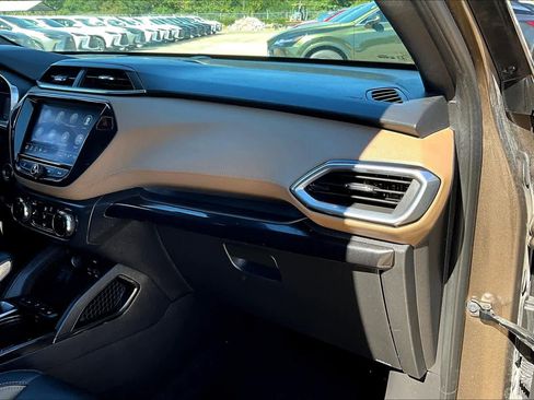 Used 2021 Chevrolet TrailBlazer ACTIV w/ Technology Package image 14