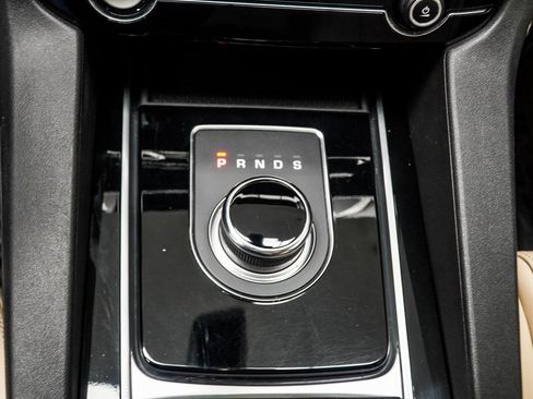 Used 2020 Jaguar F-PACE Premium image 20