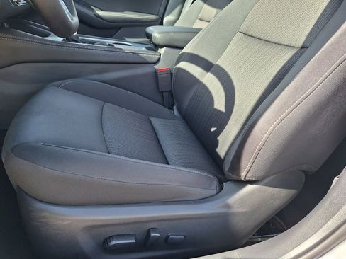 Used 2025 Nissan Altima 2.5 SV w/ SV Premium Package FWD image 10