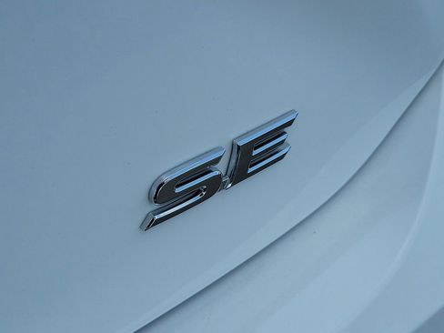 Used 2026 Toyota Camry SE w/ Convenience Package image 11