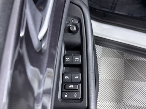 Used 2021 Jeep Grand Cherokee L Laredo w/ Luxury Tech Group I AWD/4WD image 26