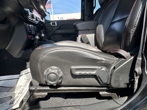Used 2020 Jeep Wrangler Unlimited Rubicon w/ Dual Top Group image 18