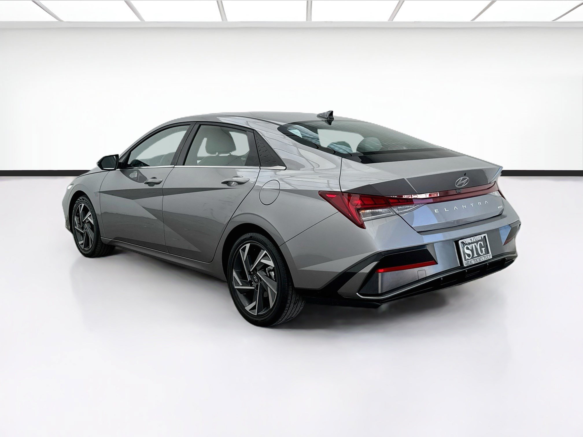 Used 2025 Hyundai Elantra Limited FWD image 6