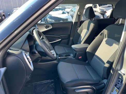 Used 2025 Kia Soul LX w/ LX Technology Package image 34