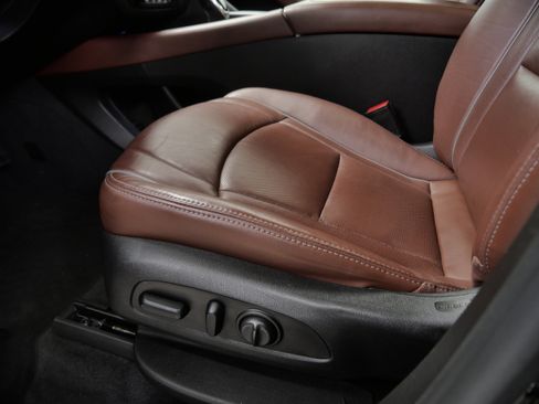 Used 2019 Buick Enclave Avenir w/ Avenir Technology Package AWD/4WD image 18