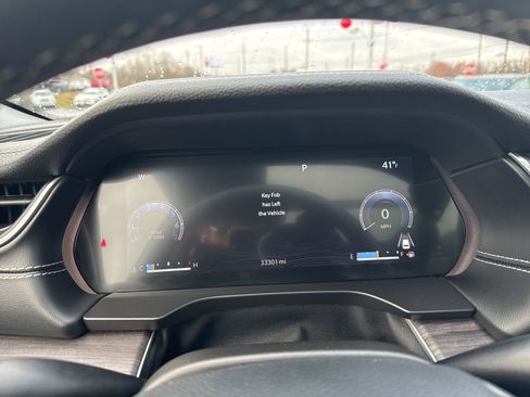 Used 2023 Jeep Grand Cherokee Limited image 28