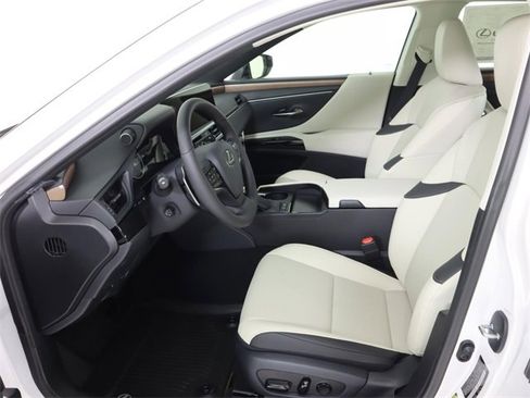 New 2025 Lexus ES 300h 300h image 12