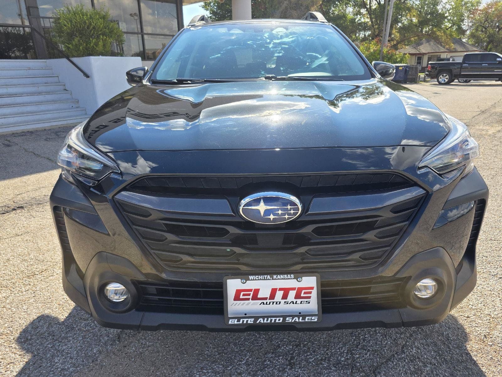 Used 2024 Subaru Outback Premium AWD/4WD image 2