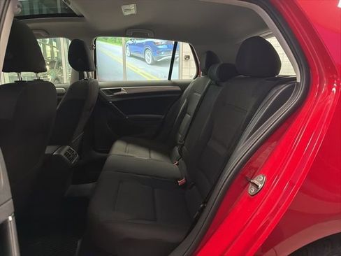 Used 2016 Volkswagen Golf S image 21