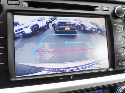 Used 2015 Toyota Highlander XLE image 19