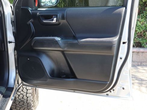 Used 2017 Toyota Tacoma TRD Off-Road RWD image 40