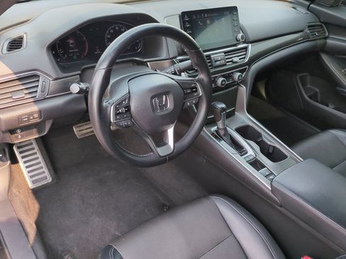 Used 2018 Honda Accord Sport image 9