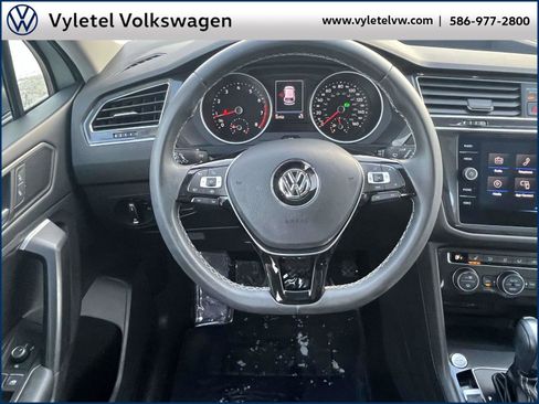 Certified 2021 Volkswagen Tiguan SE w/ Panoramic Sunroof Package image 15