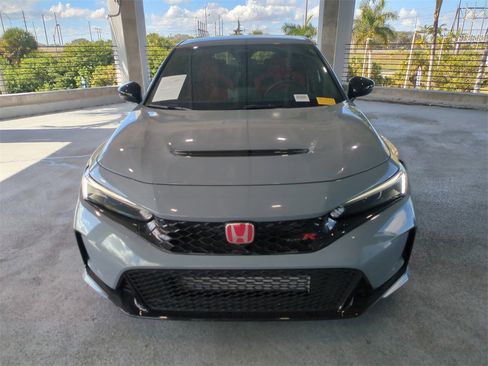 Used 2025 Honda Civic Type R image 3