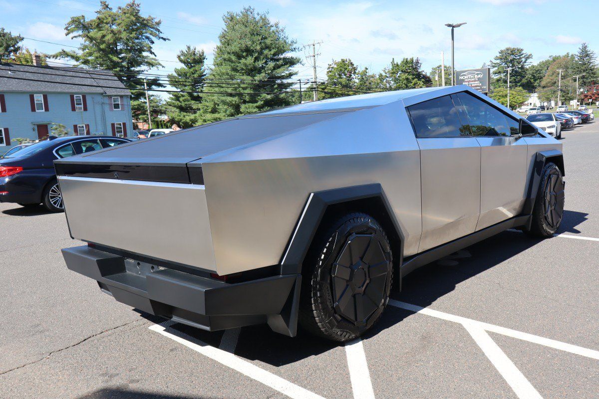 Used 2024 Tesla Cybertruck AWD Crew Cab image 6