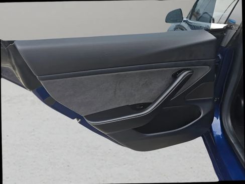 Used 2018 Tesla Model 3 Long Range image 22