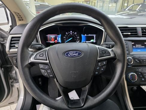 Used 2018 Ford Fusion SE FWD image 26