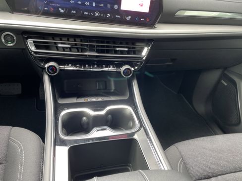 New 2025 Chevrolet Traverse LT w/ Enhanced Driving Package image 29