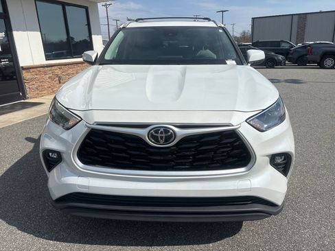 Used 2022 Toyota Highlander XLE image 10