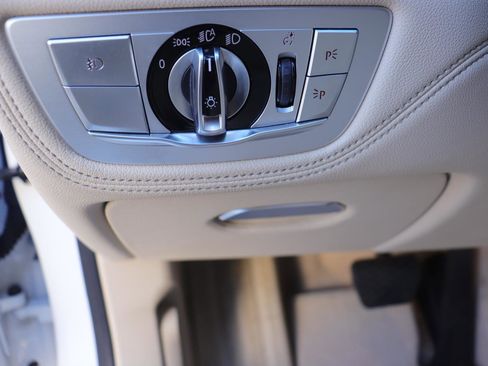 Used 2018 BMW 740i image 24