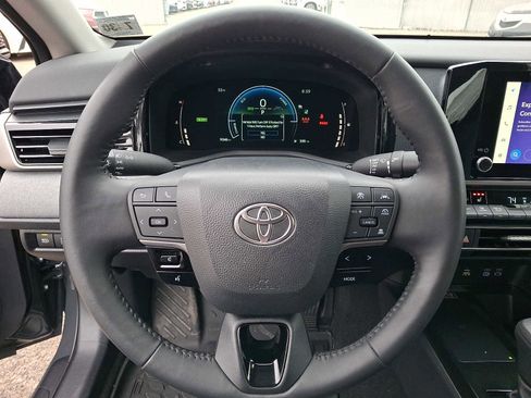 Used 2025 Toyota Camry LE w/ Convenience Package image 20