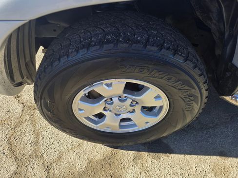 Used 2006 Toyota Tacoma PreRunner image 30