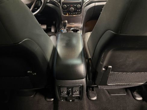 Used 2019 Jeep Grand Cherokee Laredo AWD/4WD image 72
