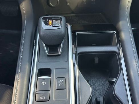 Certified 2025 Nissan Pathfinder SL image 34