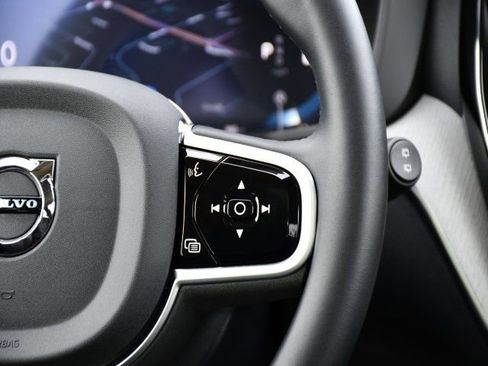 Certified 2025 Volvo XC60 B5 Plus image 22