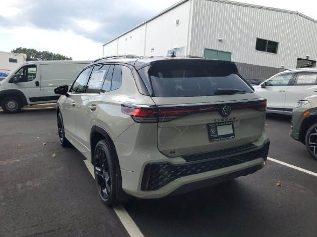 New 2026 Volkswagen Tiguan SE R-Line FWD image 6